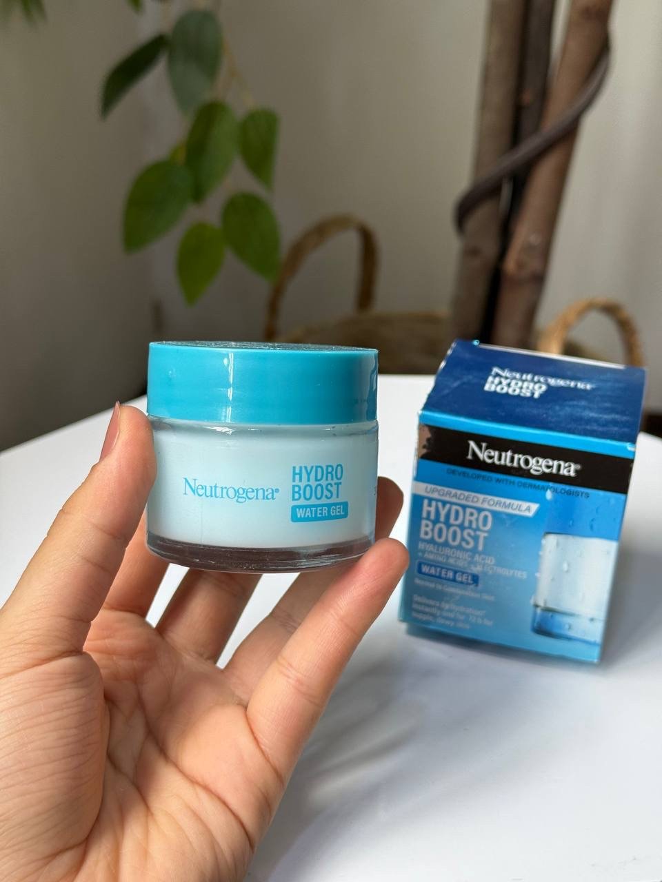 M Neutrogena Hydro Boost Water Gel Moisturize