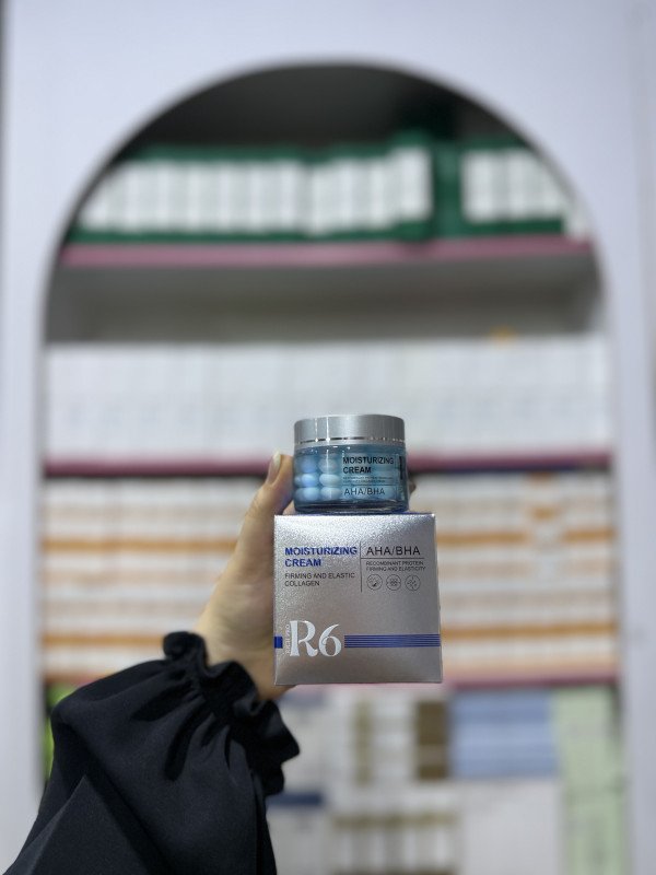 S R6 Moisturizing Cream by Rich Pro, featuring AHA/BHA and recombinant collag