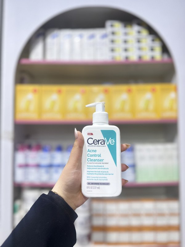 O CeraVe Acne Control Cleanser