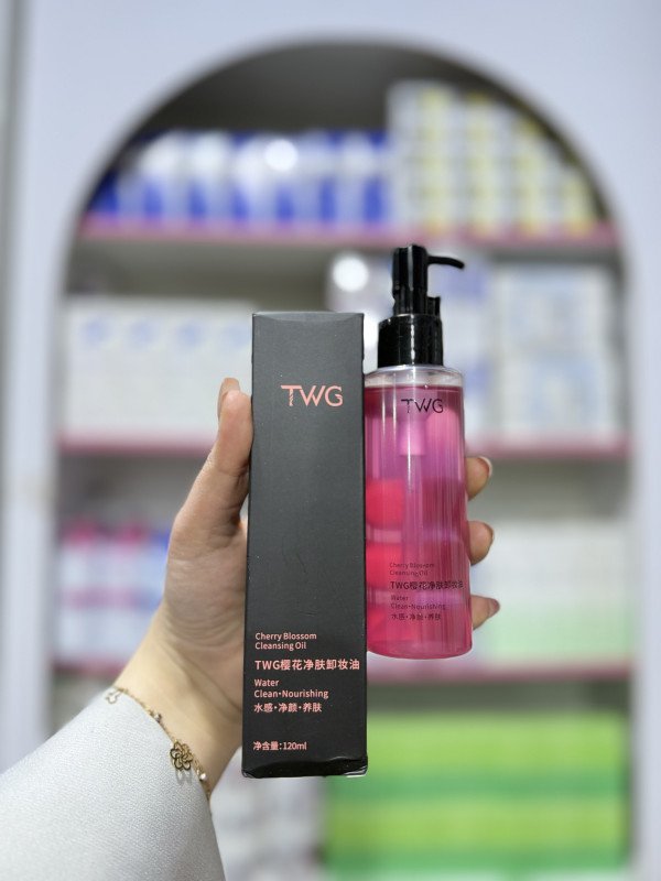 S TWG Cherry Blossom Cleansing Oil