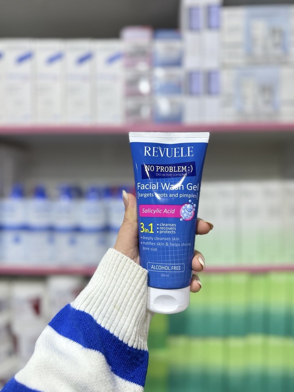 O Revuele No Problem Facial Wash Gel with salicylic acid