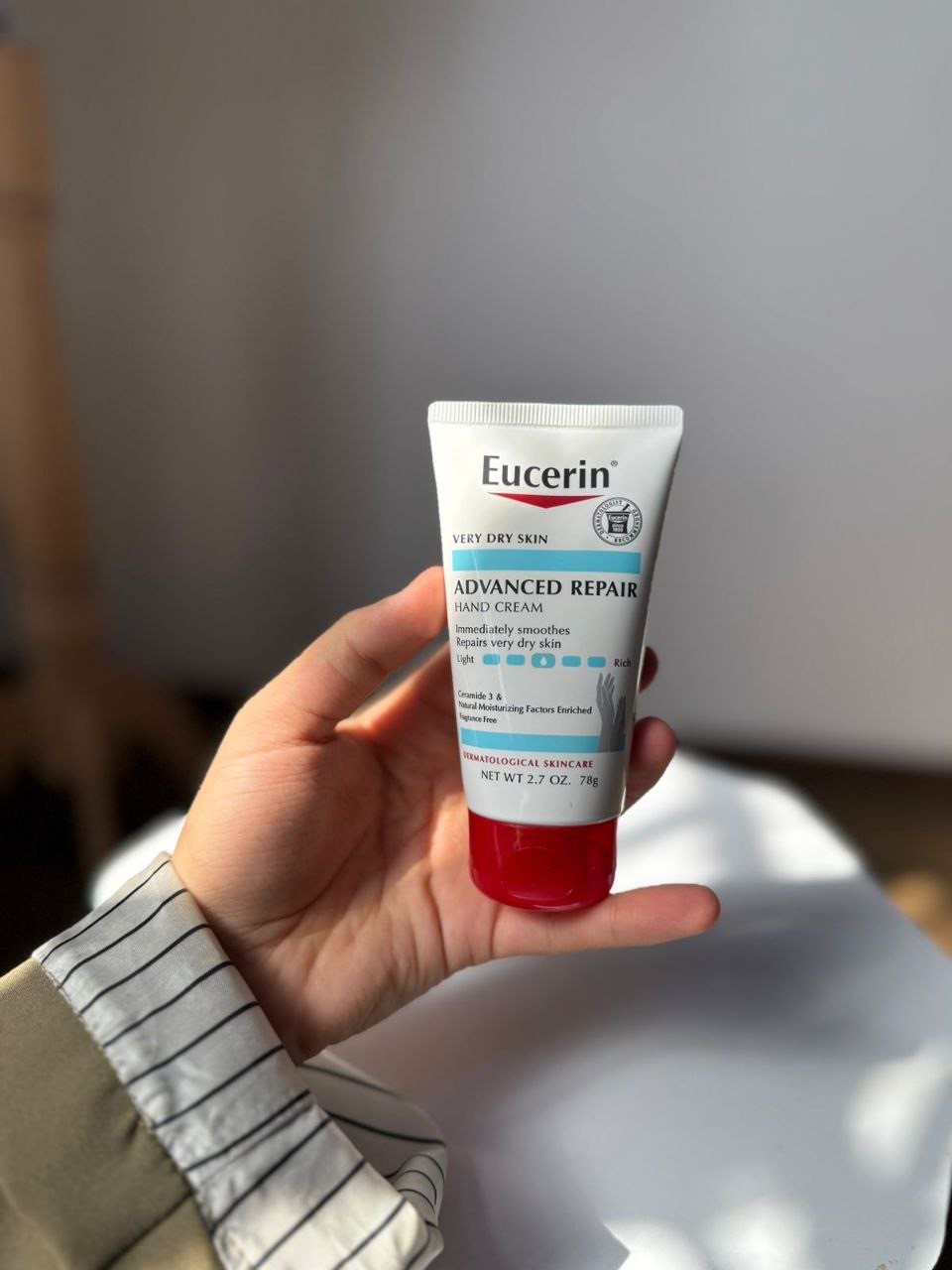 O Eucerin  VERY DRY SKIN  ADVANCED REPAIR HAND CREAM  Immediately smoothes