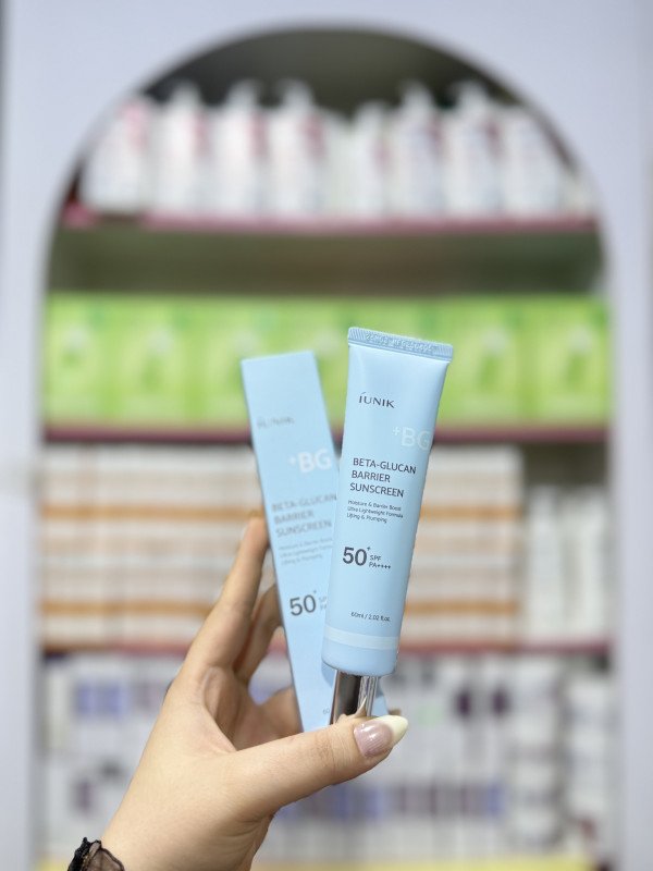 O IUNIK Beta-Glucan Barrier Sunscreen
