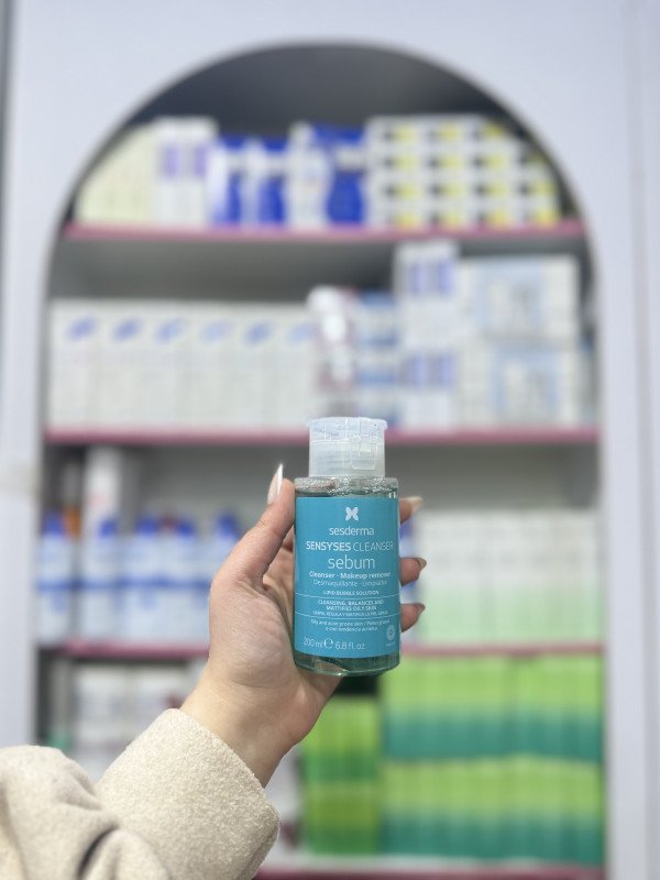 O Sesderma Sensyses Cleanser Sebum, a micellar cleansing solution for oily and acne-prone skin