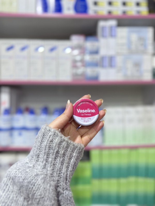 O Vaseline Lip Therapy Rosy Lips tin