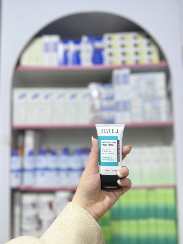 O Revuele Niacinamide Face Mask