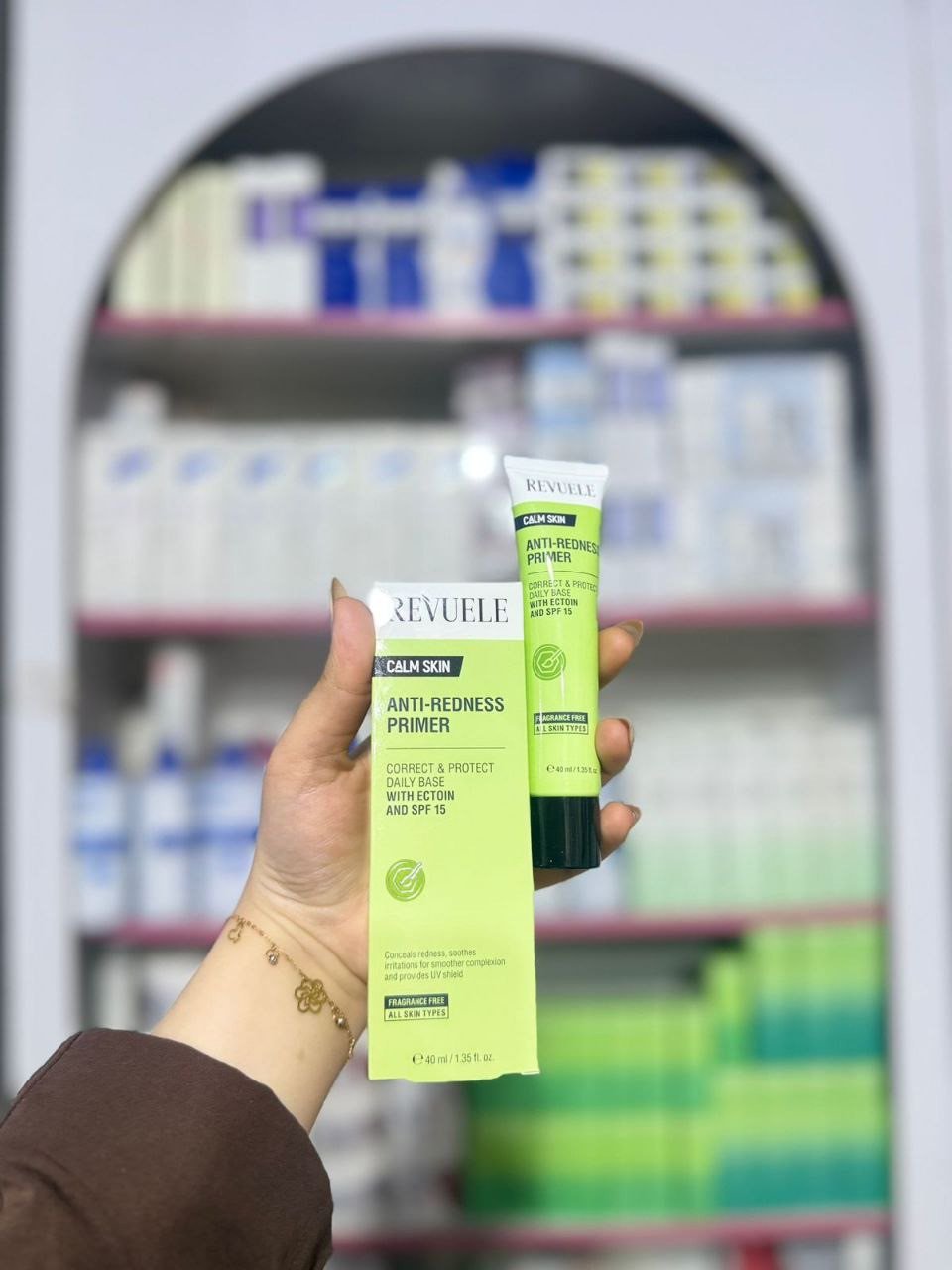 O Revuele Calm Skin Anti-Redness Primer SPF15