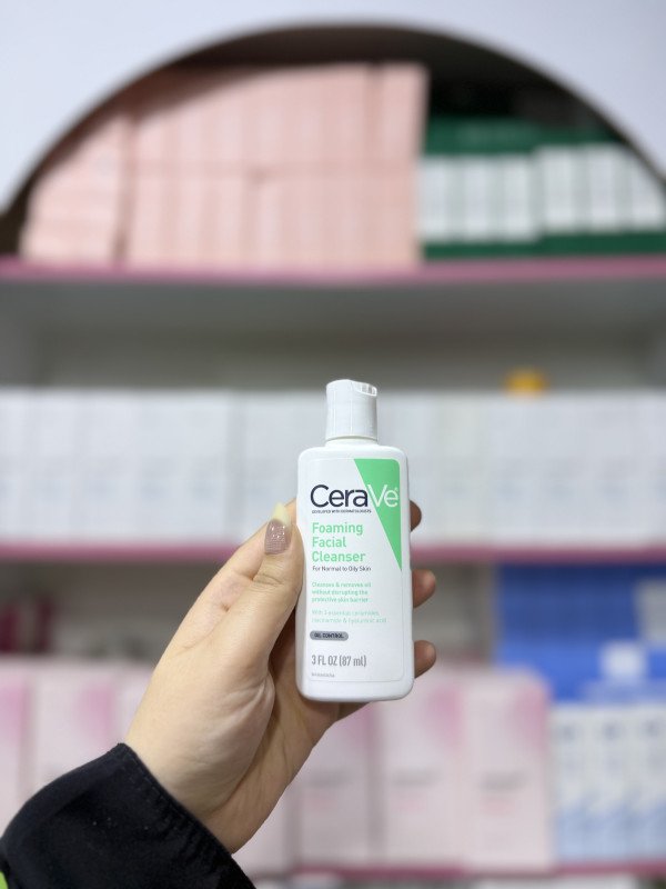 O CeraVe Foaming Facial Cleanser