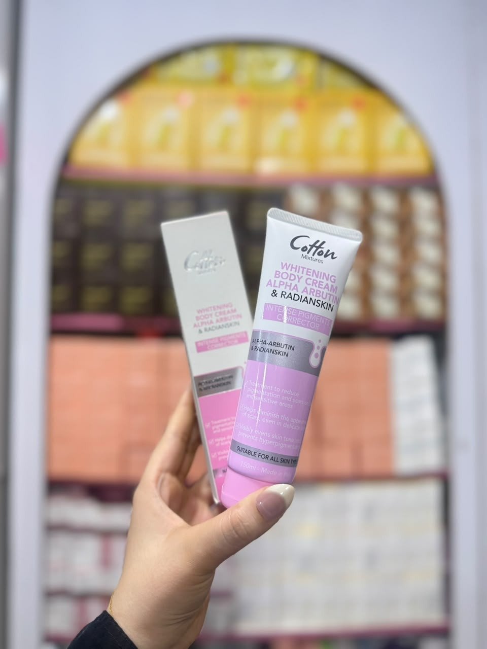 O Cotton Mixtures  WHITENING BODY CREAM ALPHA ARBUTIN & RADIANSKIN  INTE  RRECT  WHITENING BODY CREAM UTIN NIKON  ALPHA-ARBUTIN BRADIANSKIN  ent to reduce ation and any areas  mmunisht  reply evens Pr
