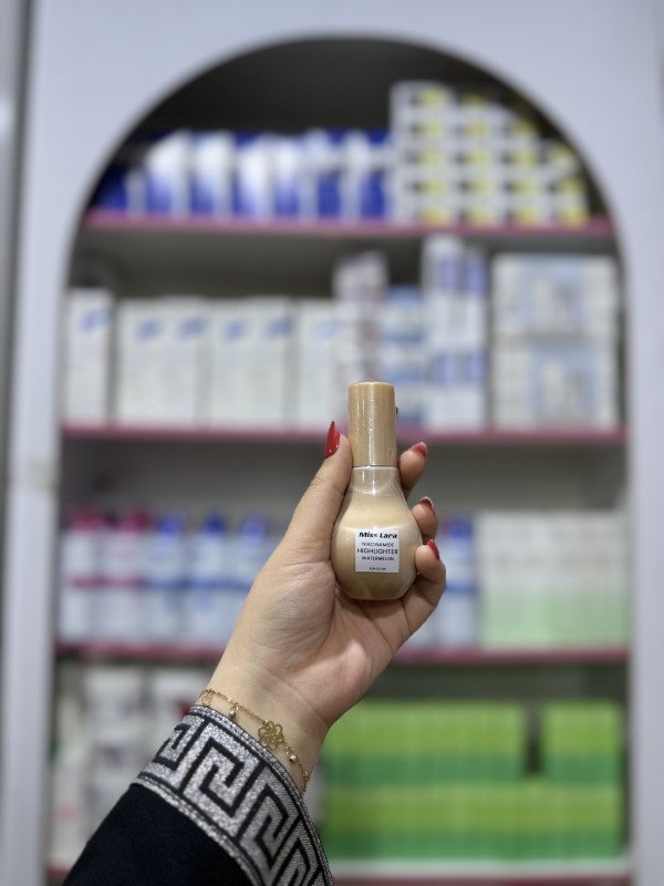 Miss Lara brand Niacinamide Highlighter in the Watermelon scent.