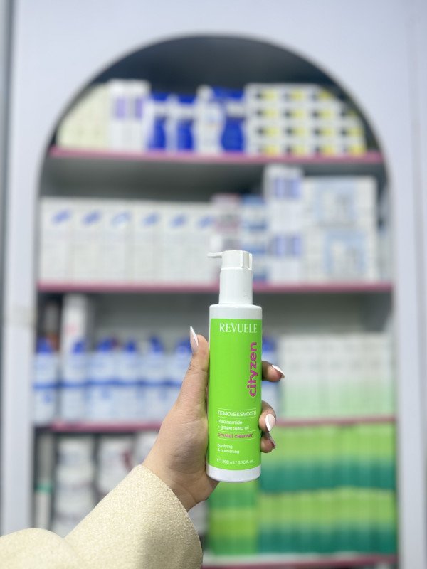 O Revuele Cityzen Remove & Smooth Crystal Cleanser