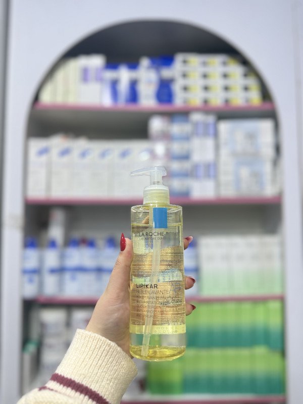 M La Roche-Posay Lipikar AP+ Cleansing Oil