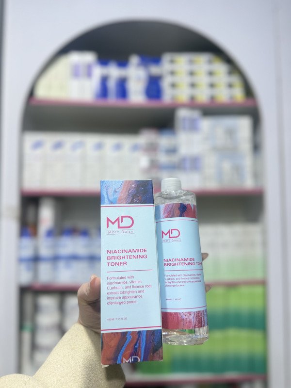 O  MD Marc Daisy Niacinamide Brightening Toner