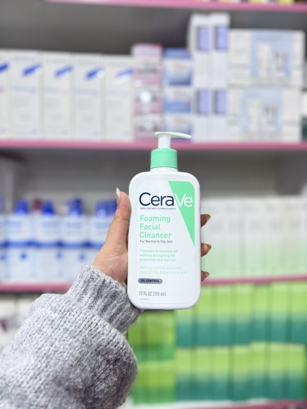 O CeraVe Foaming Facial Cleanser for normal to oily skin