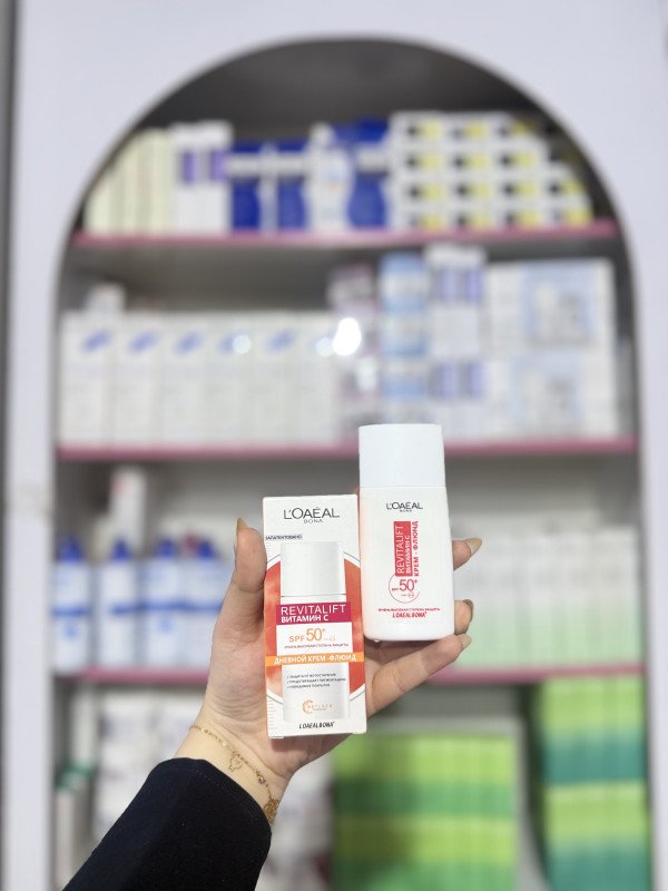 M L'Oréal Paris Revitalift Clinical Anti-UV Fluid SPF 50