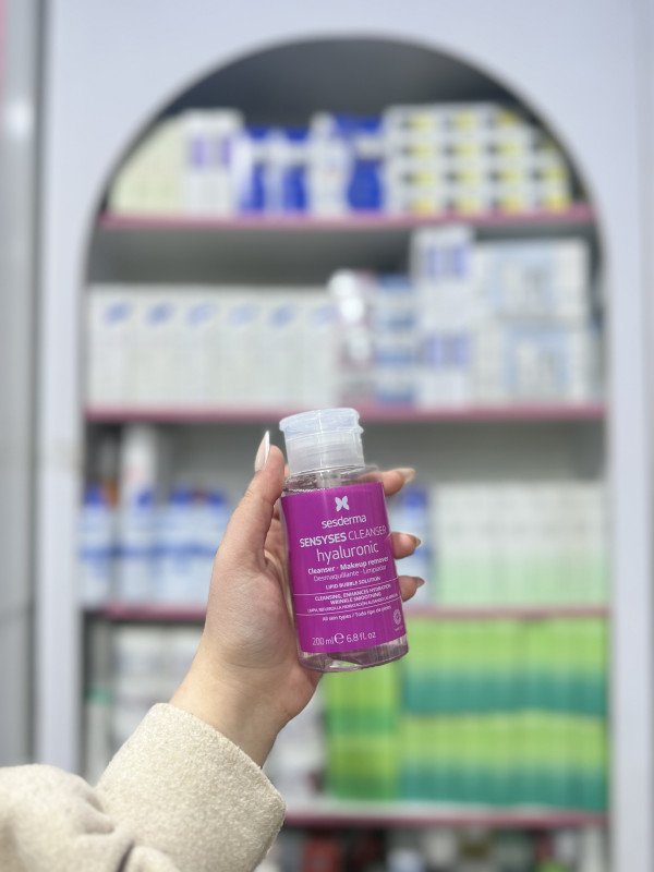 O Sesderma Sensyses Cleanser Hyaluronic in a 200ml size