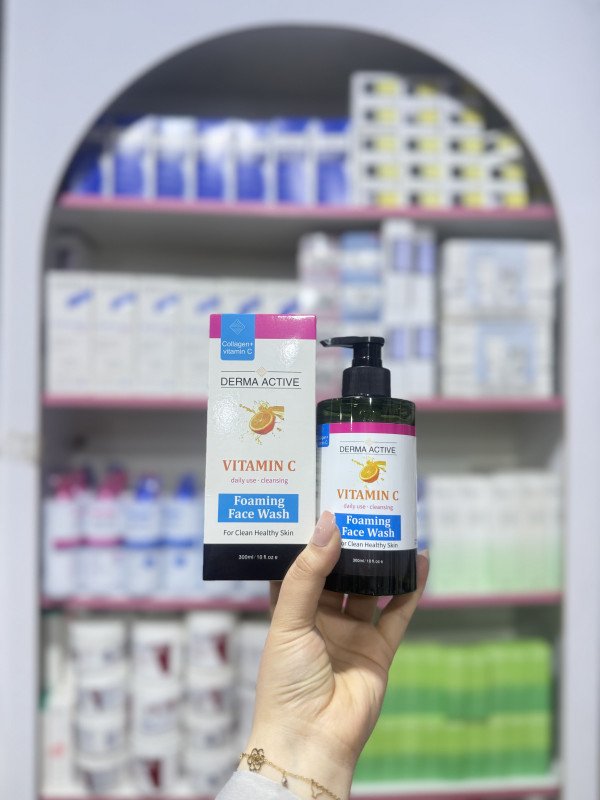 S DERMA ACTIVE Vitamin C Foaming Face Wash