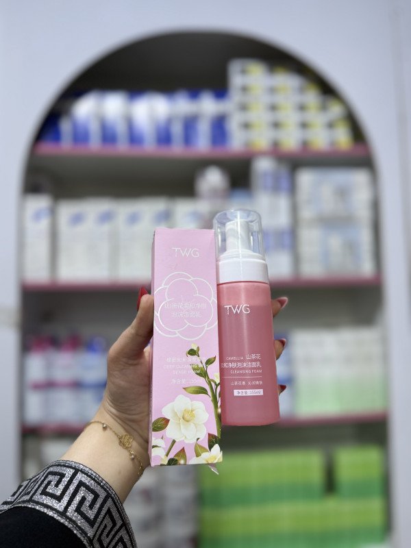 S TWG Camellia Cleansing Foam, a type of facial cleanser designed for skin hydration and nourishment.