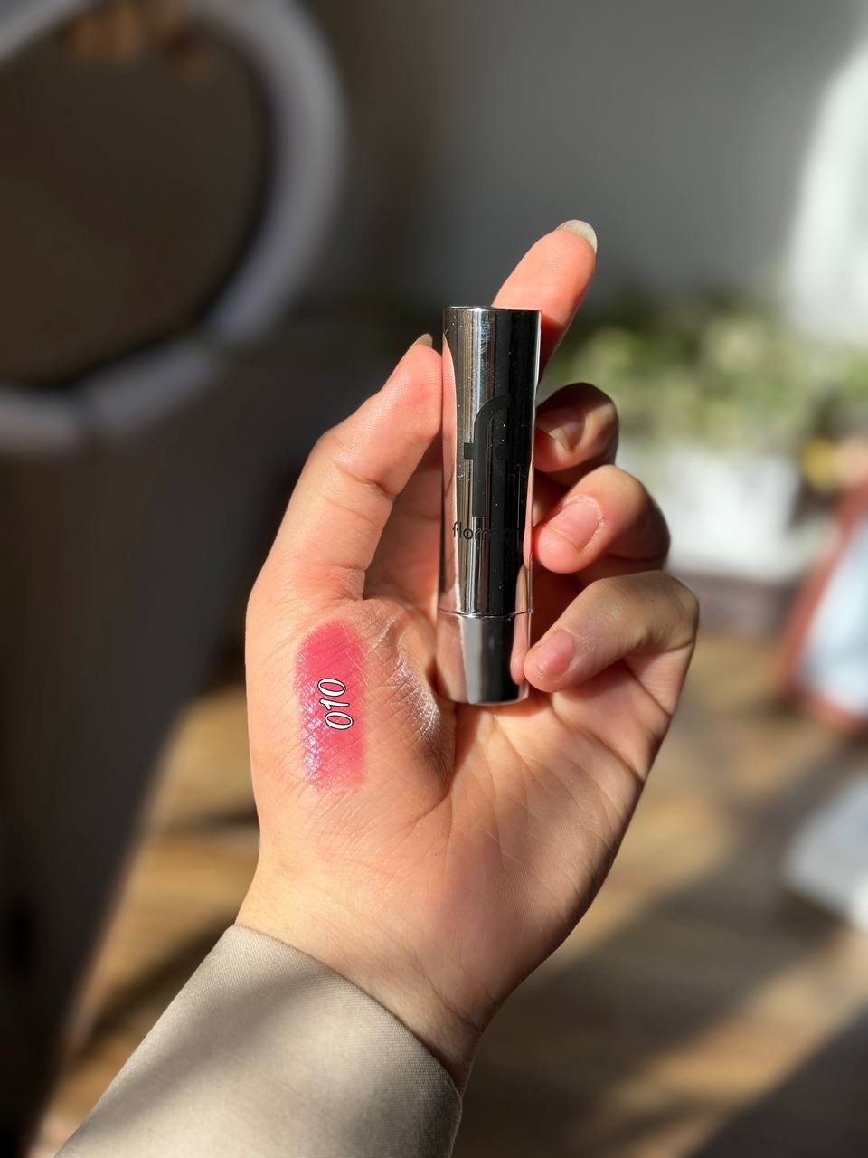 Flormar Sheer Up Lipstick in shade 011