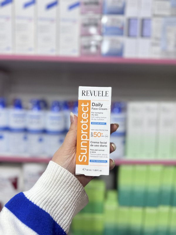 O Revuele Sunprotect Moisture Boost Daily Face Cream SPF 50+