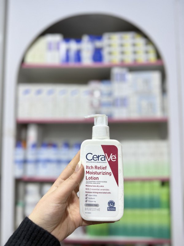 M  CeraVe Itch Relief Moisturizing Lotion, 8 FL OZ (237ml).