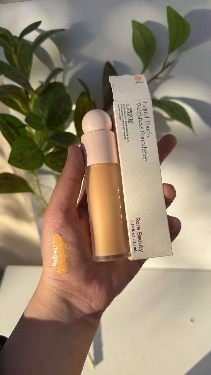Rare Beauty Liquid Touch Weightless Foundation