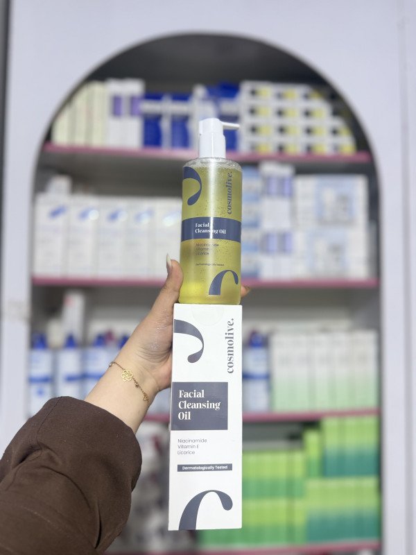 S Cosmolive Facial Cleansing Oil, formulated with Niacinamide, Vitamin E, and Licorice