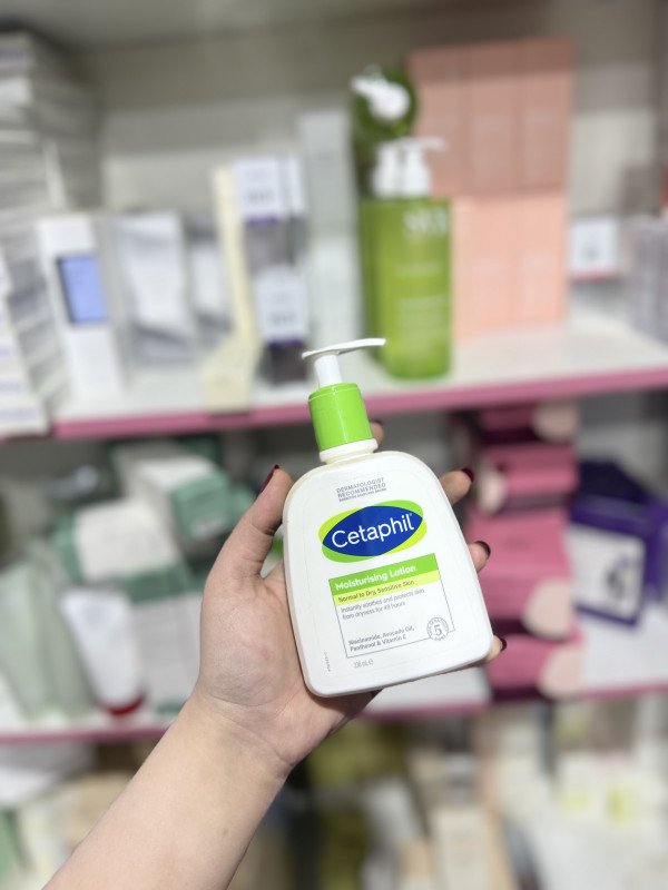 O Cetaphil Moisturising Lotion Normal to Dry, Sensitive Skin.