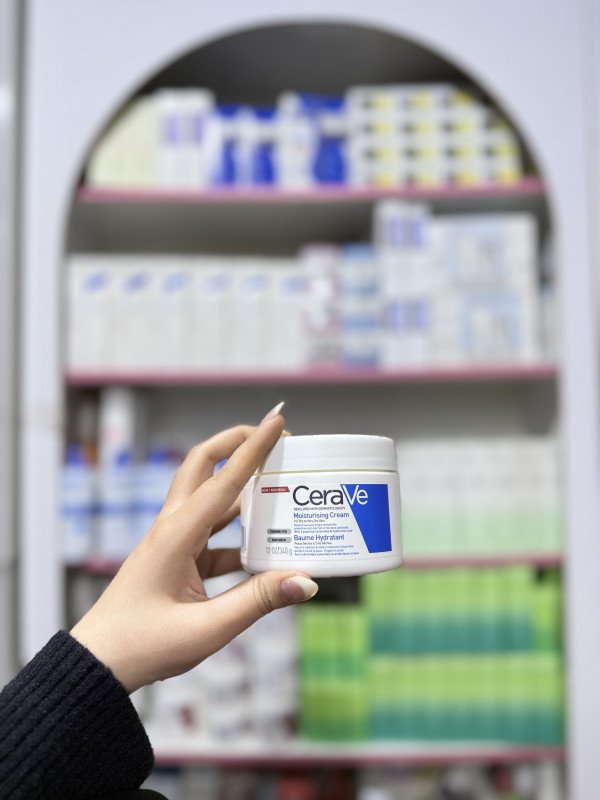 M CeraVe Moisturizing Cream in a 340g