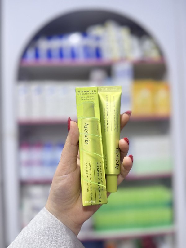 O Arencia Vitamin C Booster Shot is a facial and eye moisturizer that brightens skin