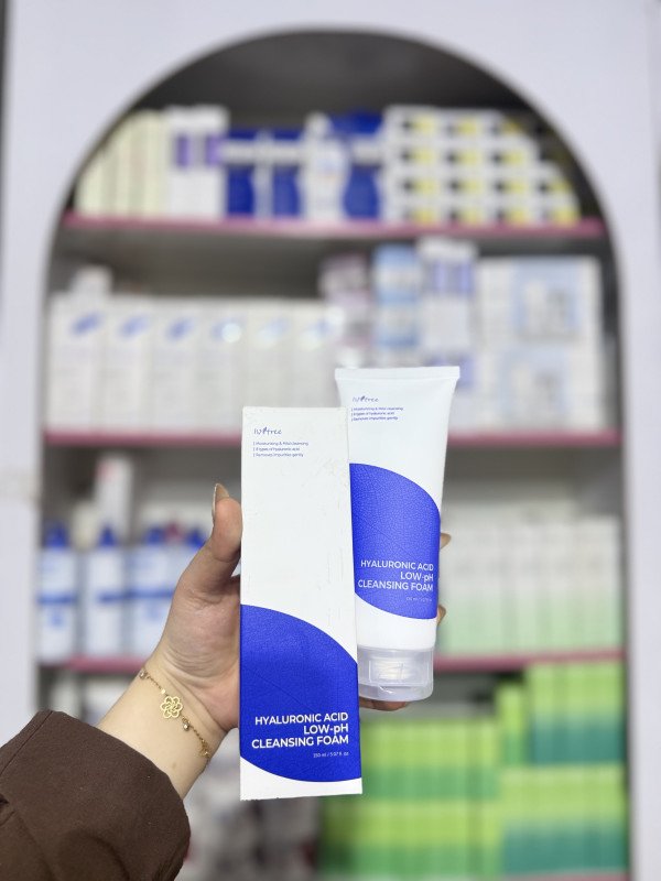 M Isntree Hyaluronic Acid Low-pH Cleansing Foam