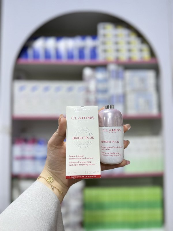 S Clarins Bright Plus Advanced Brightening Dark Spot-Targeting Serum