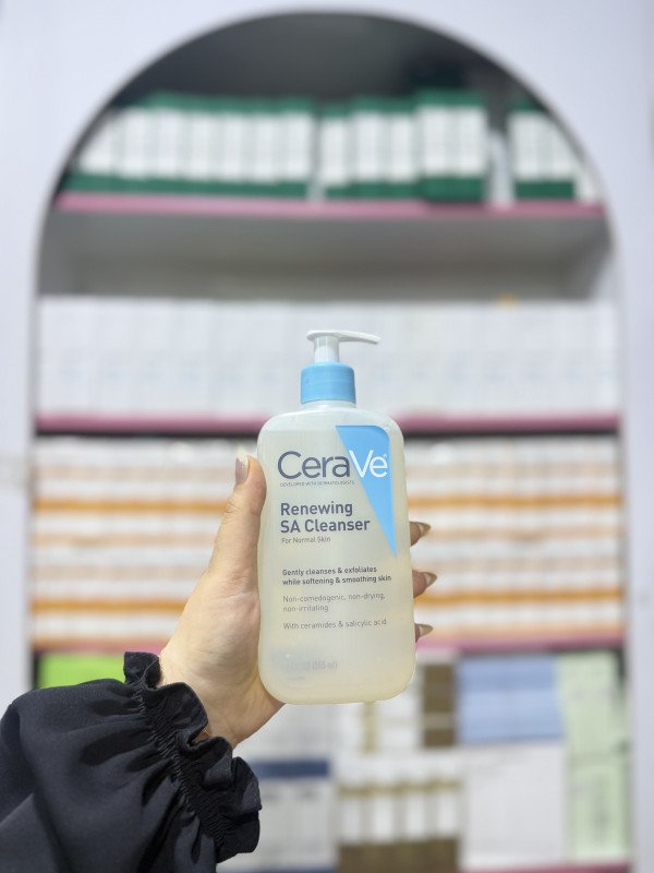 O CeraVe Renewing SA Cleanser